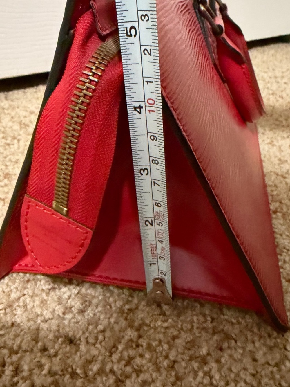 Louis Vuitton Epi Sac Triangle bag w/ matching wallet. Very unique bag. - Picture 7 of 14